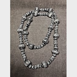 Afrikansk terracotta halsk�de