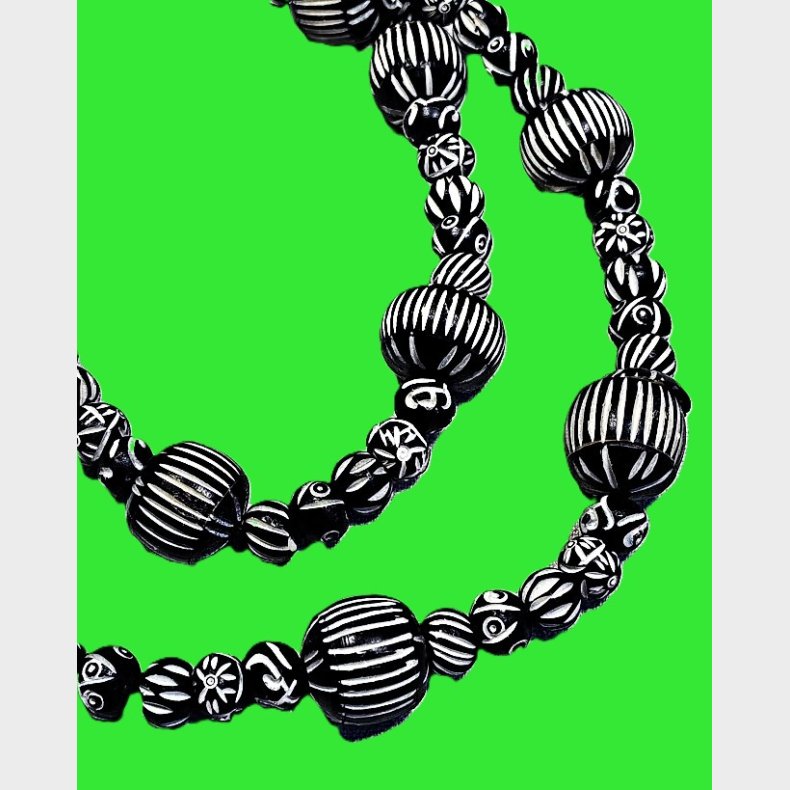 Afrikansk terracotta halsk�de