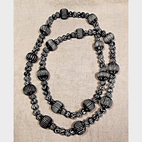 Afrikansk terracotta halsk�de