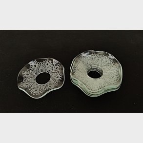 B�lget vintage lysmanchet med blondem�nster