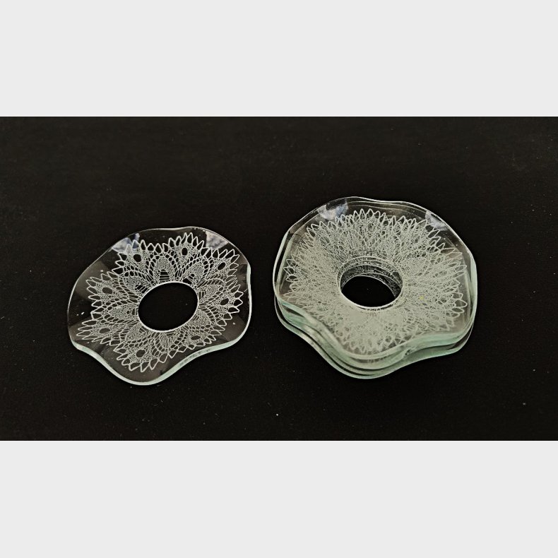 B�lget vintage lysmanchet med blondem�nster