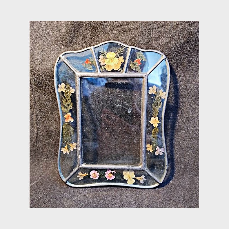 Vintage glasramme med pressede t�rrede blomster