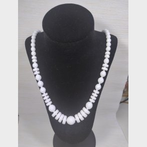 Art deco vintage halsk�de med hvide glasperler