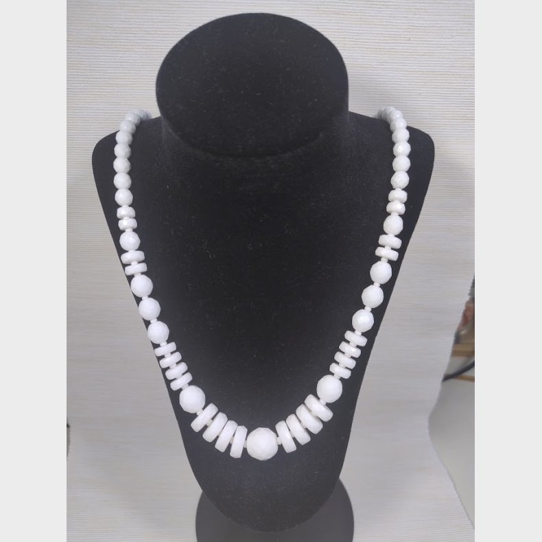 Art deco vintage halsk�de med hvide glasperler