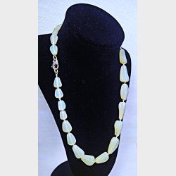Lysegr�n vintage halsk�de