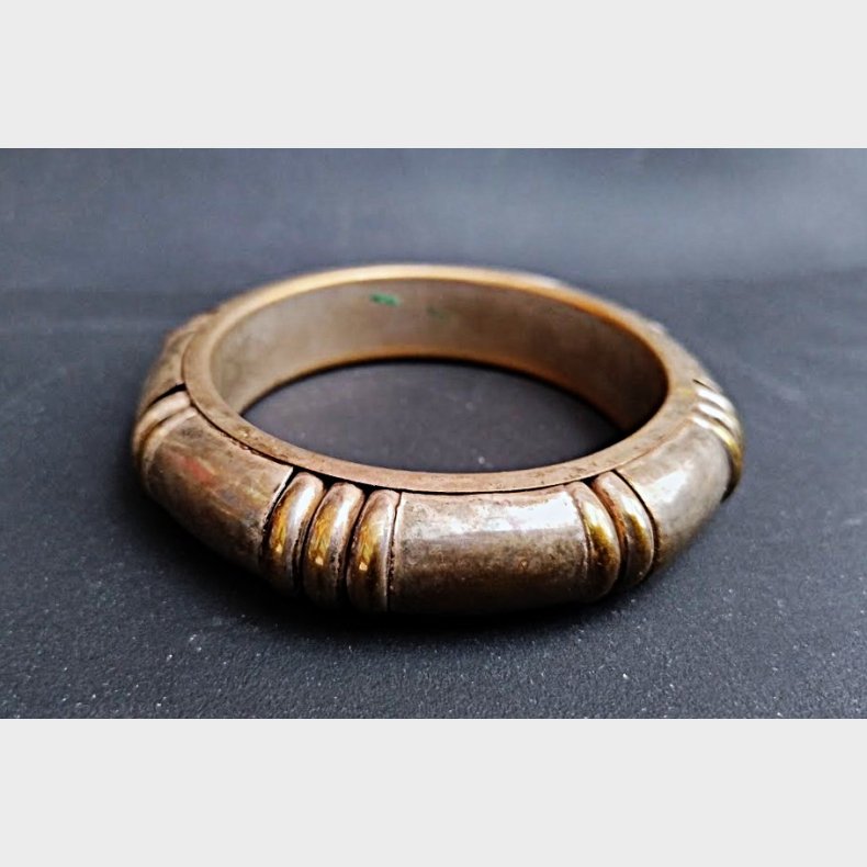 Vintage armb�nd i s�lvfarvet metal