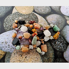 Vintage halsk�de med halv�delsten