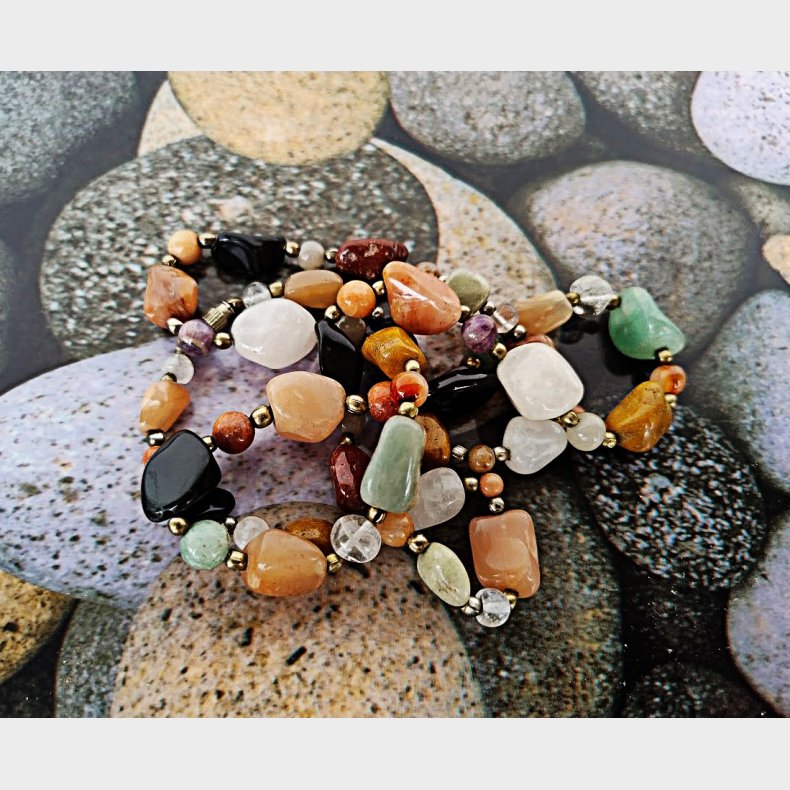 Vintage halsk�de med halv�delsten