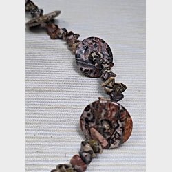 Vintage halsk�de med leopardsten