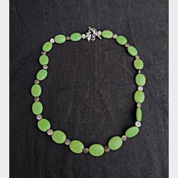 Limegr�n vintage halsk�de
