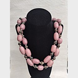 Lang rosa vintage Art Deco bakelithalsk�de