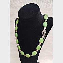 Limegr�n vintage halsk�de