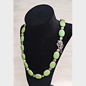 Limegr�n vintage halsk�de
