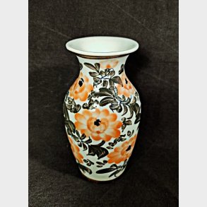 Kinesisk vintage vase med rosa blomster