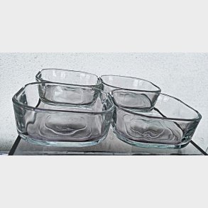 4 firkantede glassk�le
