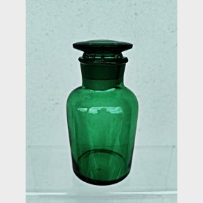 Gr�nt vintage apotekerglas