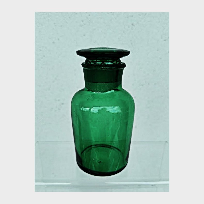 Gr�nt vintage apotekerglas